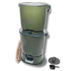 Startkit Bokashi Essential olivgrön - 2 kranhinkar med bas + 1 kg svenskt bokashiströ