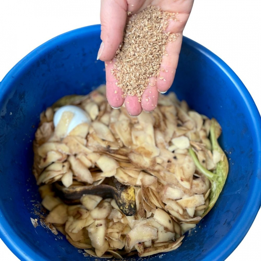 Startkit - Svenska Budgethinken - 2 st hinkar + 1 kg svenskt bokashiströ + 3 liter svensk biokol