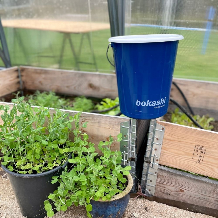 Startkit - Svenska Budgethinken - 2 st hinkar + 1 kg svenskt bokashiströ + 3 liter svensk biokol