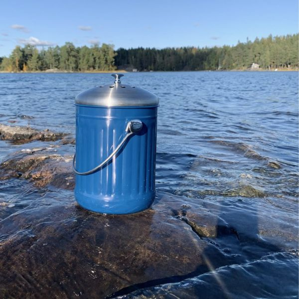 Stålhink Blå räfflad 5l med kolfilter - för matuppsamling